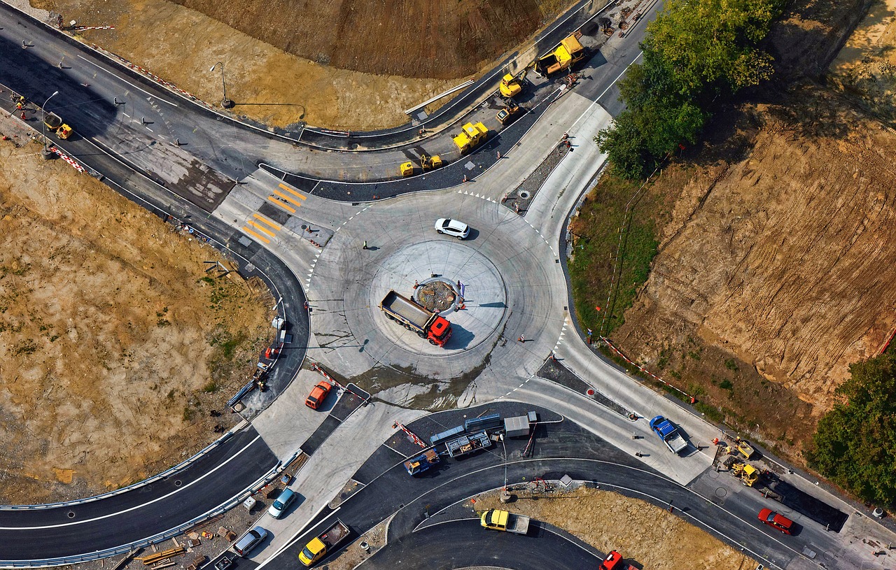 道路車(chē)設(shè)備，現(xiàn)代交通建設(shè)的核心基石